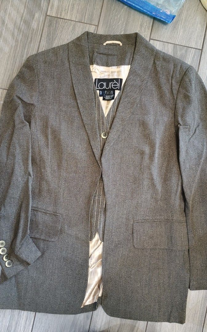 Laurel Business Suit Set （分類：套裝）位於 Hong Kong。 由 potatoessmall 提交（商品編號 1462900390，圖片 1）。簡介： Top made in Germany, dress made in Croatia.。