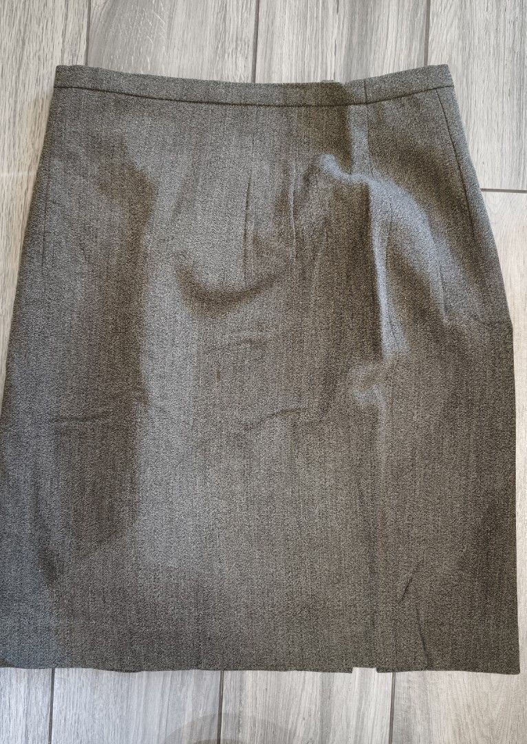 Laurel Business Suit Set （分類：套裝）位於 Hong Kong。 由 potatoessmall 提交（商品編號 1462900390，圖片 3）。簡介： Top made in Germany, dress made in Croatia.。