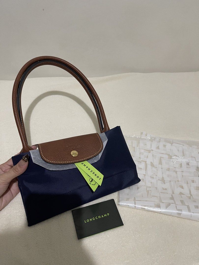 LC MED TOTE (Category: Shoulder Bags) located in Tarlac. Submitted by shop.trlc (Listing ID 1462902243, Image 1). Description: LC MED TOTE ✨ Brandnew ✅Comes with cc 💯Guaranteed O rig 🇵🇭Pinas onhand Plus local SF & Lalamove ready Ready to ship! Pls like and follow for more original items FB: shop.trlc Tiktok: shoptrlcbykath Carousell: kthrnAya.