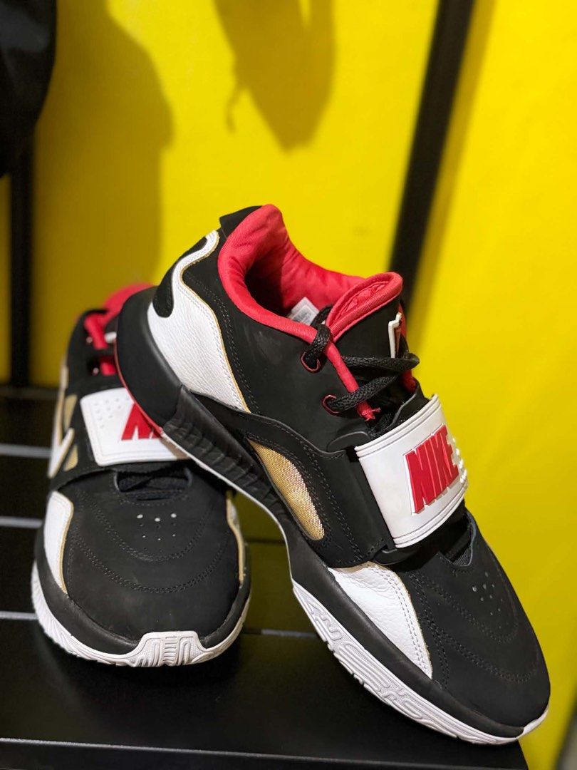 Lebron XXI “PRIME 93” (Category: Sneakers) located in San Pedro. Submitted by khaioh (Listing ID 1463086074, Image 1). Description: Lebron XXI “PRIME 93” size 9.5 Mens USED twice With Original Box Negotiable 💯Legit RFS: Decluttering .
