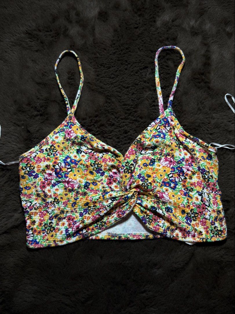 LEFTIES floral crop top (Category: Sleeveless) located in Valenzuela. Submitted by julijulyxoxo (Listing ID 1463068146, Image 1). Description: where to find me: Facebook: Julianne Leigh (post is already up) Instagram: shop.loveandrelove (might post updates/items here too) MOP: maribank, gcash, maya MOD: J&T Express Item is unwashed. Please wash immediately before wearing!.