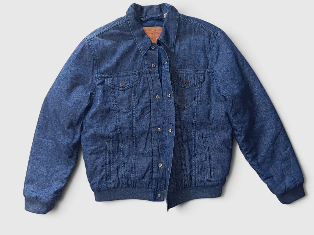 Levis (Category: Coats, Jackets and Outerwear) located in Malasiqui. Submitted by v.hype (Listing ID 1462992505, Image 3). Description: Levis jacket size: large on tag can fit to xl dimension: 24w 26L excellent condition price : 1800 pesos + ship.