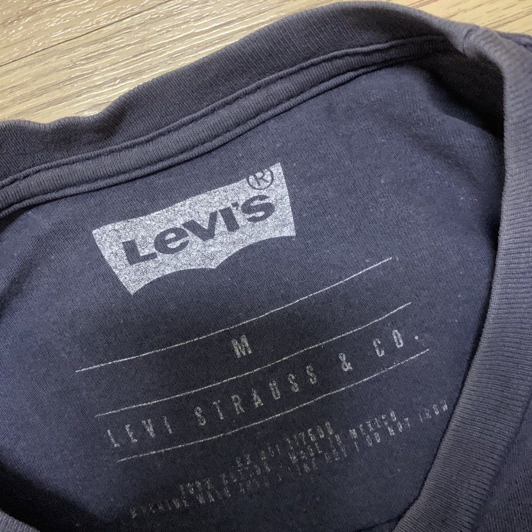LEVIS (Category: Tshirts & Polo Shirts) located in Kuala Terengganu. Submitted by matinstore2809 (Listing ID 1463079545, Image 3). Description: *LEVIS SIGNATURE* TAG M P19 L28.5 .