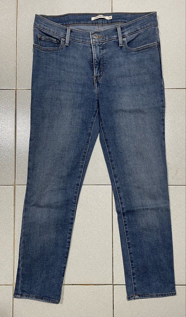 Levis 311 Shaping Skinny Jeans (Category: Jeans) located in Mandaue City. Submitted by MJ_80 (Listing ID 1463024748, Image 2). Description: Womens Levis 311 Shaping Skinny Jeans Stretch Size 28 on tag Fits 28-31 Waist Altered length See photos for measurements Color rate & Condition : 9.7/10 Price : 850 .