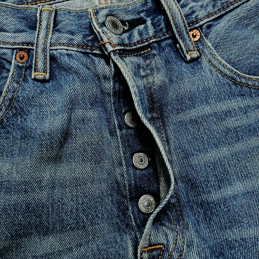 Levi’s 501 Classic Straight Leg (Category: Jeans) located in Taytay. Submitted by hoodgrail.vtg (Listing ID 1462945024, Image 3). Description: • Excellent condition - Lightly used • Classic 501 straight-leg fit with pronounced natural whiskering • Size on tag: W31 L32 — best fits W31 • Measurements: 16 x 41.5 in • Leg opening: 7.5 in • Color rate: 9/10 • Issue: Hemmed.