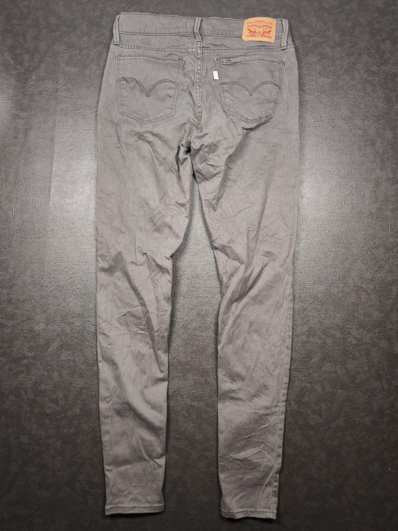 Levi's 710 Skinny Jeans (Category: Jeans) located in Kalibo. Submitted by relivethearchives (Listing ID 1463030946, Image 3). Description: Levi's 710 Skinny Jeans in Excellent Condition Size 28 on tag DIMES Waist: 28-29 Length: 38 📍 Need Wash 📍 Color may vary due to lighting.