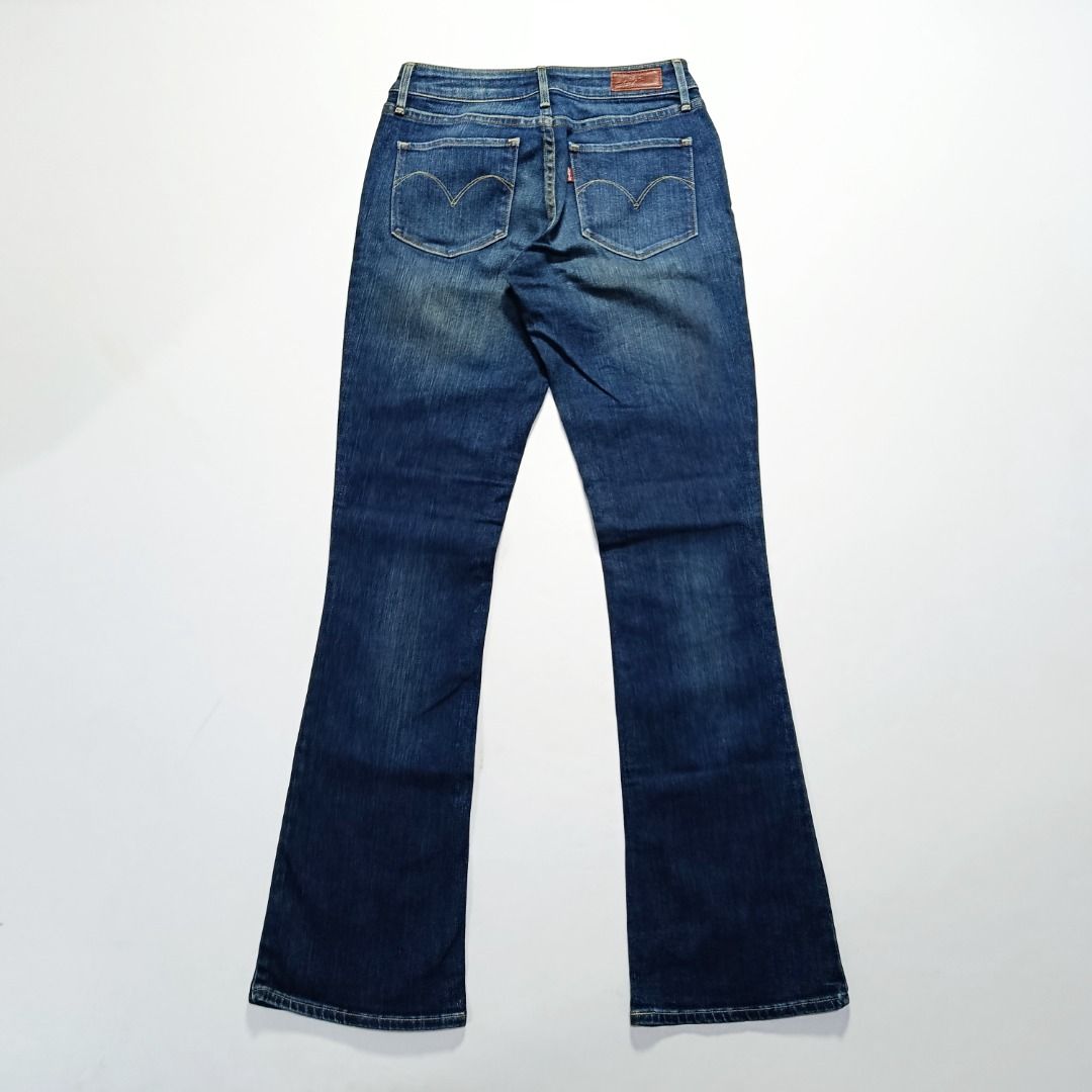 Levi’s Bold Curve Dark Indigo Bootcut (Category: Jeans) located in Taytay. Submitted by hoodgrail.vtg (Listing ID 1462950809, Image 2). Description: • Excellent condition - Like new • Original hangtag with dark indigo wash and curved-fit construction • Size on tag: W27 L32 — best fits W27–28 • Measurements: 14 x 40 in • Leg opening: 8.5 in • Color rate: 9.5/10 • Issue: None.
