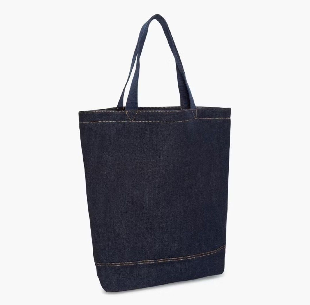 Levi's® Men's Back Pocket Tote (Category: Tote Bags) located in Quezon City. Submitted by milrieljvaliente (Listing ID 1462957418, Image 2). Description: .