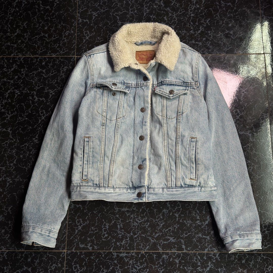 Levis Sherpa Jacket (Category: Coats, Jackets and Outerwear) located in Ozamiz City. Submitted by vanouy (Listing ID 1463035265, Image 1). Description: .