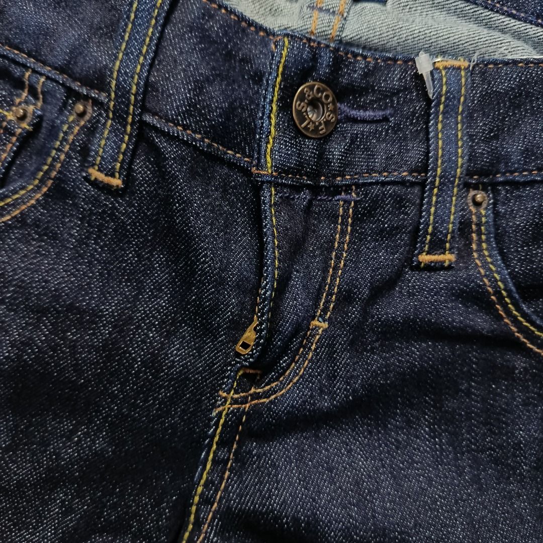Levi’s Tight Straight – Dark Indigo (Category: Jeans) located in Taytay. Submitted by hoodgrail.vtg (Listing ID 1462951157, Image 3). Description: • Excellent condition - Like new • Original hangtags attached with deep indigo denim and clean yellow stitching • Size on tag: W25 L32 — best fits W28 • Measurements: 14.5 x 40 in • Leg opening: 6.5 in • Color rate: 9.5/10 • Issue: None.