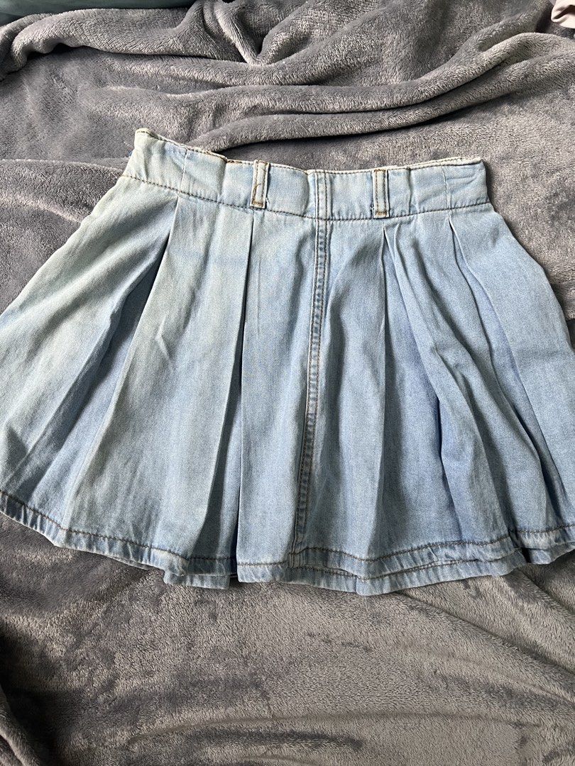 Light Wash Denim Pleated Mini Skirt (Category: Skirts) located in Santa Cruz. Submitted by hinatacouture (Listing ID 1463060449, Image 1). Description: - Cute light wash denim skirt - Pleated design all around - Belt loops at waistband - Versatile for casual styling with t-shirts or cute tops.