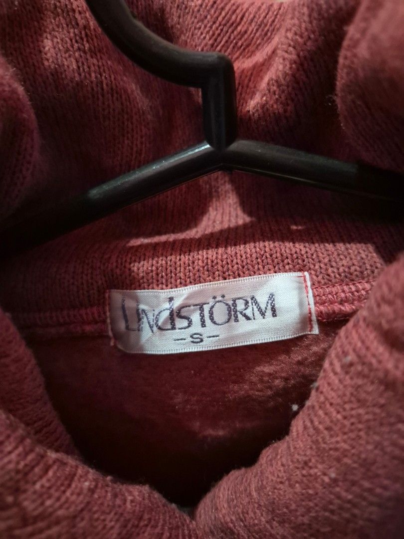 Lindstorm Long Sleeve Sweater (Category: Longsleeves) located in Bulacan. Submitted by mrk_mdl (Listing ID 1463032575, Image 3). Description: - Lindstorm long sleeve sweater - Rich burgundy/maroon color - Unique neckline with button detail - Textured knit fabric for added style - Versatile: great for layering or wearing on its own - Comfortable and stylish design.