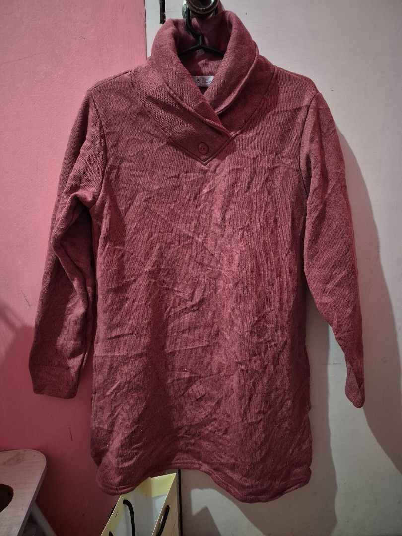Lindstorm Long Sleeve Sweater (Category: Longsleeves) located in Bulacan. Submitted by mrk_mdl (Listing ID 1463032575, Image 1). Description: - Lindstorm long sleeve sweater - Rich burgundy/maroon color - Unique neckline with button detail - Textured knit fabric for added style - Versatile: great for layering or wearing on its own - Comfortable and stylish design.