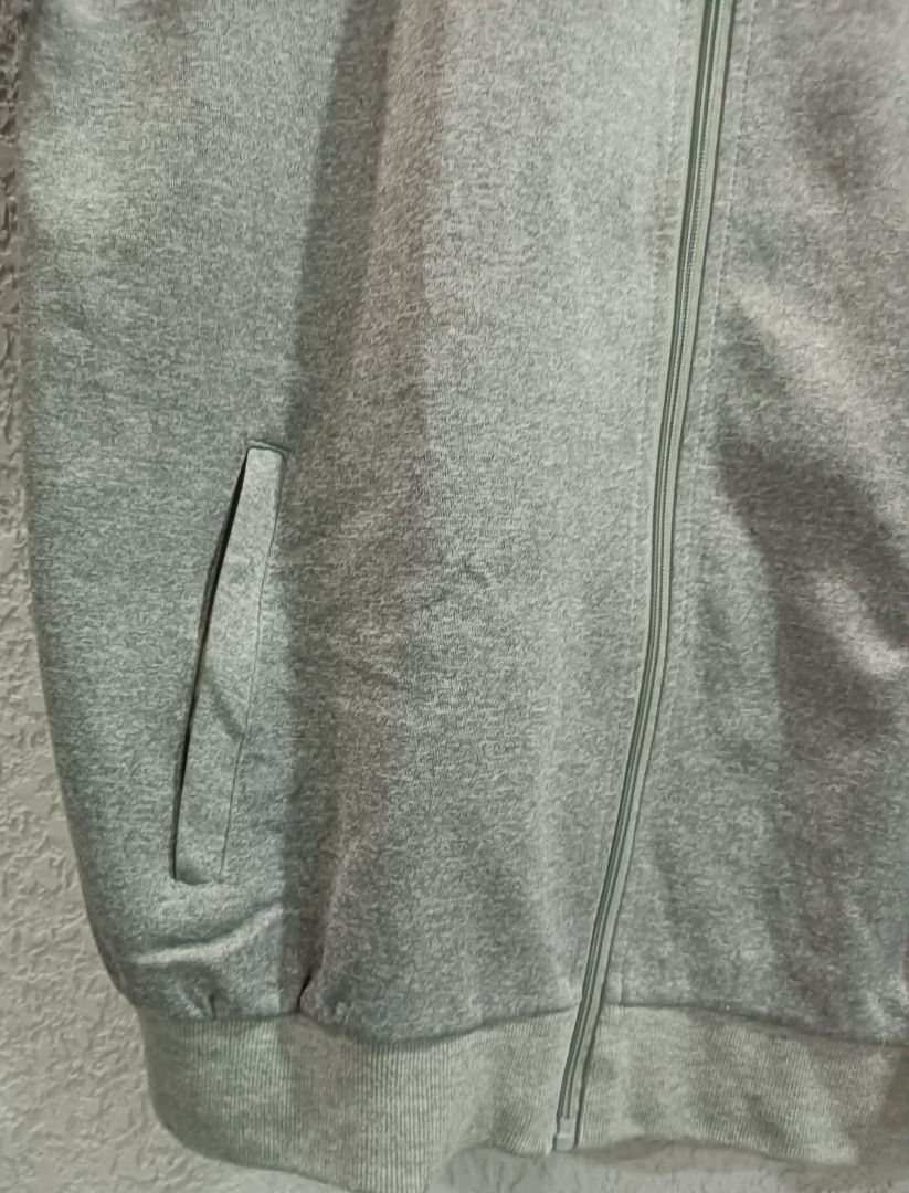 LI-NING FULL-ZIP TRACK JACKET (Category: Coats, Jackets and Outerwear) located in Calamba. Submitted by rootsph (Listing ID 1462951452, Image 3). Description: Details: Fits XL Dimes: 23W x 28L Color: Gray Condition: Very good, no issue, complete tags Please manage your expectation, item being sold is preloved and not brand new unless stated otherwise. Major and minor issues will be declared. Signs of usage and presence of lint is normal. Color mi