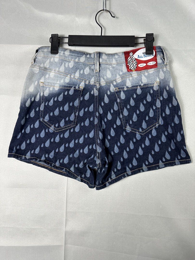 Llve Moschino Y2K Rain Drops Short (Category: Shorts) located in Cabanglasan. Submitted by thefashiongarage.co (Listing ID 1463034305, Image 2). Description: Title - Love Moschino Model/Name - Rain Drops Short Size on Tag - Medium Conditiion - Excellent Condition with no issue Dimension (WxLxH) - 28-30x12.5 inches Category- Casual/Y2K Fitting - True to size - Stretchable Made in - Tunisia Material - Color - Blue Design - Rain Drops Year - Inclusi