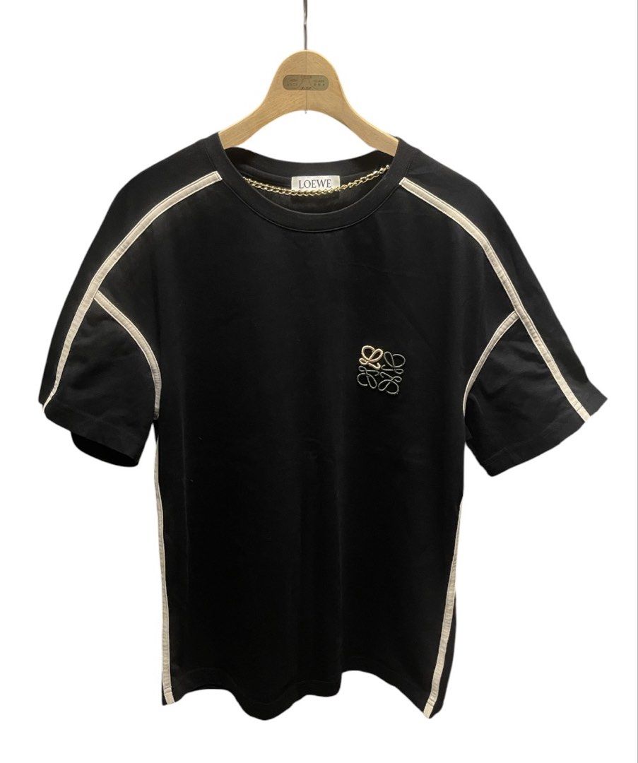 Loewe Black T-shirt Unisex (Category: Tshirts & Polo Shirts ) located in San Pedro. Submitted by lifebeginsaftercoff33 (Listing ID 1463020644, Image 2). Description: - Loewe black t-shirt Unisex - Dimes: 20 x 26 in - Iconic embroidered Loewe anagram logo on chest - Stylish striped detailing along shoulders and sleeves - Classic crew neck design - Ideal for everyday casual wear - Very soft comfy stretchy thick fabric - Made in Portugal.