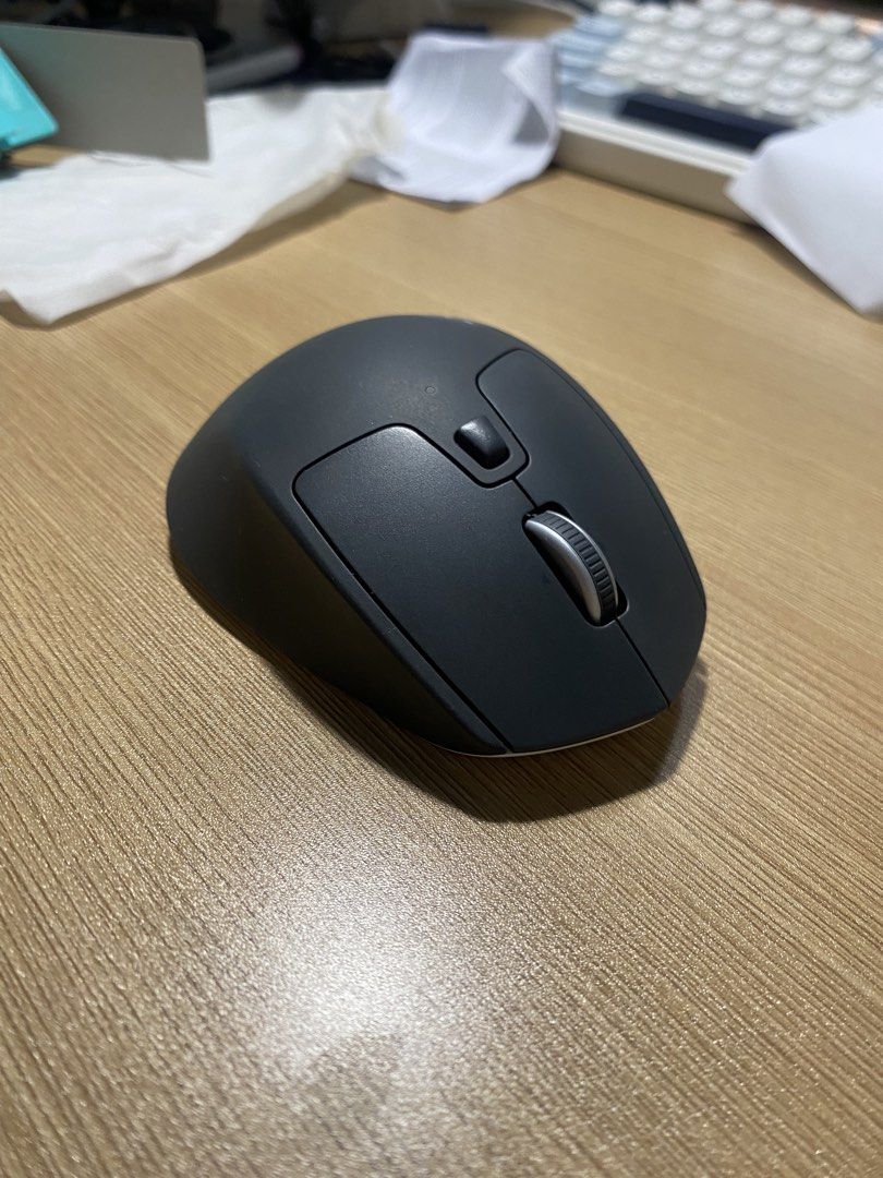 Logitech M720 Triathlon Wireless Mouse (Category: Mouse & Mousepads) located in Quezon City. Submitted by juice.len (Listing ID 1463049490, Image 2). Description: - Logitech M720 Triathlon Mouse Used for only 2 weeks. Reason for selling: it’s not a great fit for my small hand. - Connects via Bluetooth or Unifying Receiver - Hyper-fast scrolling for quick navigation - Customizable buttons for personalized shortcuts - Large, ergonomic design for co