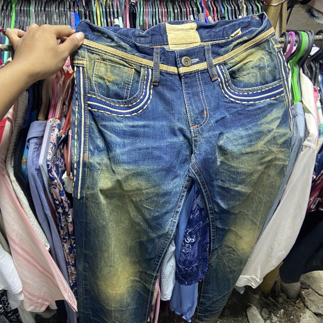 Lolita jeans (Category: Jeans) located in Cabatuan. Submitted by moneydimes (Listing ID 1463002323, Image 1). Description: Lc po Lolita waist: 32-33 Length: 45 Hem: 8.