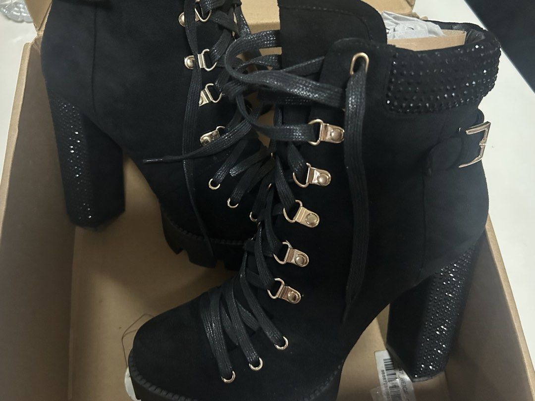 London Rag - Black Ankle Boots (Category: Boots) located in Manila. Submitted by himelle_ (Listing ID 1463086384, Image 1). Description: London Rag Boots US 9 RFS: Decluttering Purchased for 3,500. Selling for 2,000 (slightly negotiable). Only used once 😊 ✅ Can ship via Grab/Lalamove if within Metro Manila. Shipping fee will be shouldered by buyer. ✅ Meet-up in SM San Lazaro or UST area. MOP: GCash/Maya/Maribank *********** - Black suede boots -