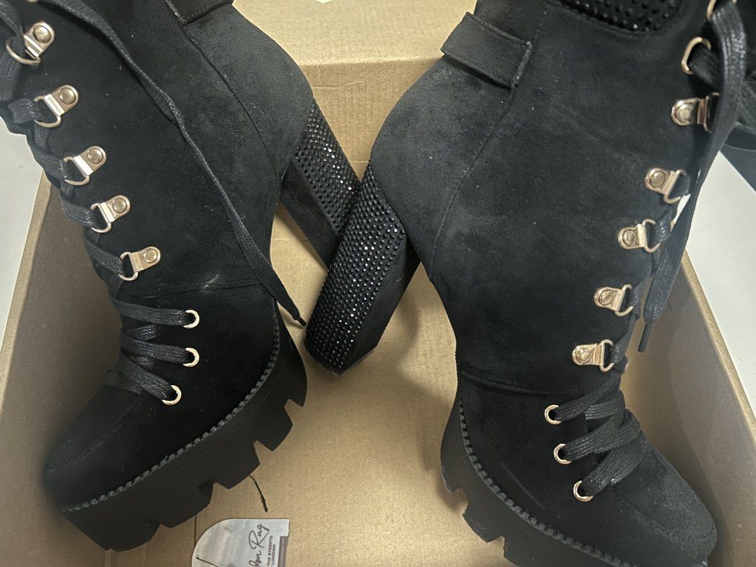 London Rag - Black Ankle Boots (Category: Boots) located in Manila. Submitted by himelle_ (Listing ID 1463086384, Image 3). Description: London Rag Boots US 9 RFS: Decluttering Purchased for 3,500. Selling for 2,000 (slightly negotiable). Only used once 😊 ✅ Can ship via Grab/Lalamove if within Metro Manila. Shipping fee will be shouldered by buyer. ✅ Meet-up in SM San Lazaro or UST area. MOP: GCash/Maya/Maribank *********** - Black suede boots -