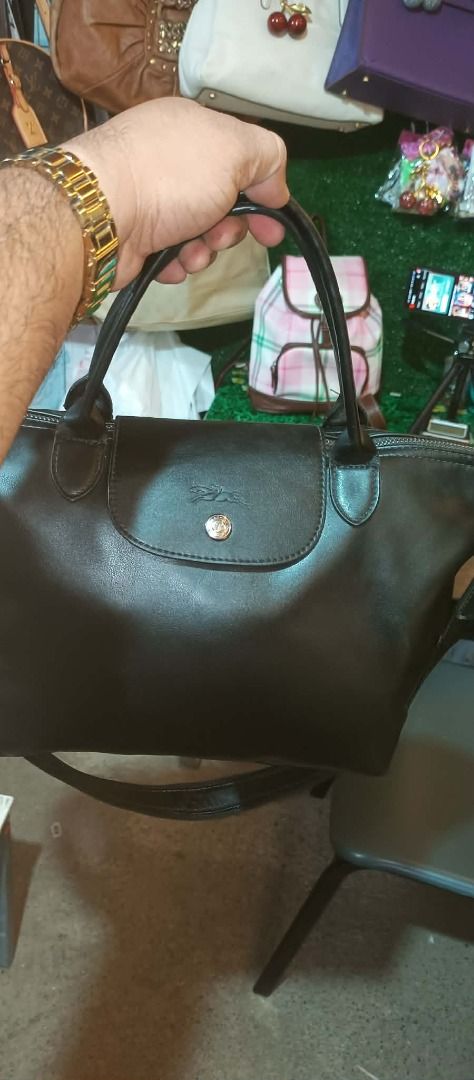 LONG CHAMP SLING/TOP HANDLE BAG (Category: Luxury Bags & Wallets) located in Makati City. Submitted by egsdhadghas (Listing ID 1463071159, Image 1). Description: IN EXCELLENT CONDITION..