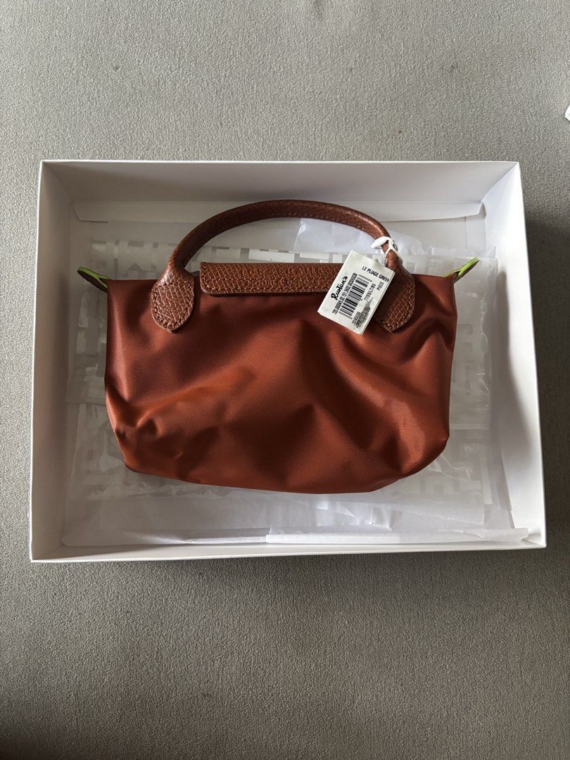 Longchamp Le Pliage Cuir Top Handle Bag (Category: Luxury Bags & Wallets) located in Mandaluyong City. Submitted by rnsa.amn (Listing ID 1462951882, Image 2). Description: BRAND NEW. NO SLING. - Authentic Rustan's Le Pliage Cuir top handle bag - Stunning burnt orange color - Comes with original Rustan's box, dust bag, and tags - Versatile for everyday use or special events RFS: Given as a gift Address: Near McDonalds New Panaderos (Mandaluyong Ci