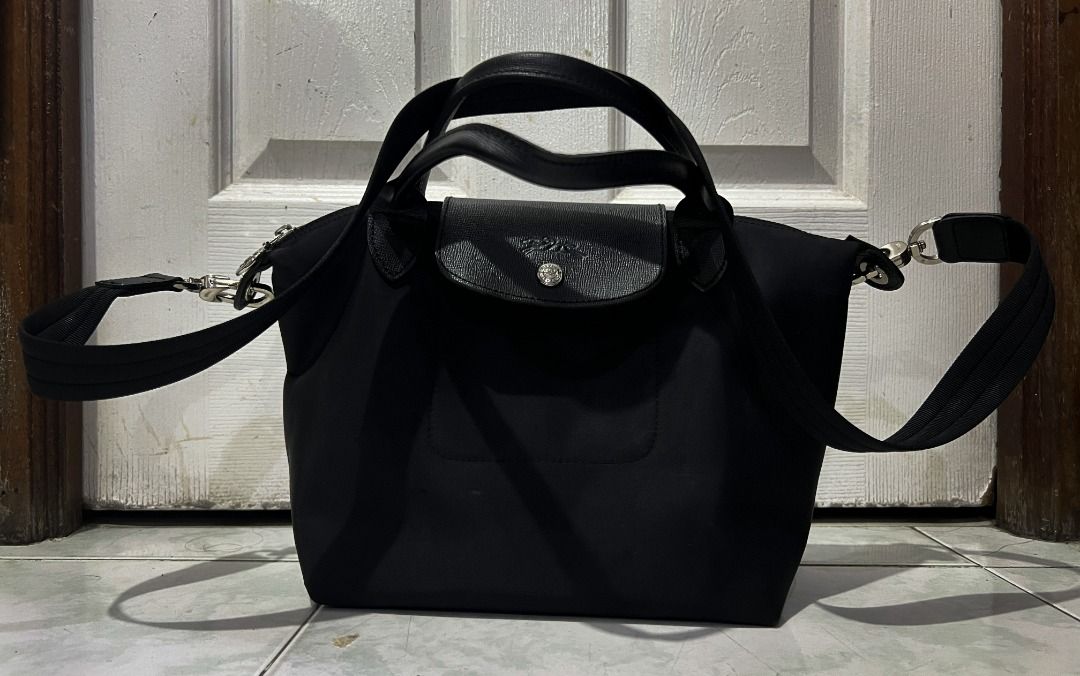 Longchamp Le Pliage Top Handle Bag (Category: Luxury Bags & Wallets) located in Manila. Submitted by hyper.hertz. (Listing ID 1462900577, Image 1). Description: - Authentic black Longchamp bag - Made of durable nylon with genuine leather trim - Versatile carrying options: top handles and detachable shoulder strap .