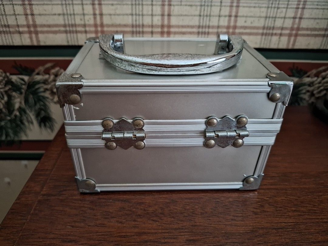 LOREAL Hard-Shell Aluminum Makeup Case Organizer Storage Box Silver Mini (Category: Makeup) located in Pasig City. Submitted by keekeedee (Listing ID 1462903132, Image 3). Description: 14cm x 9.5cm x 10cm make up is included: 2 maybelline lifter topaz 1 detail rose latte 1 barenbliss bare blossom.