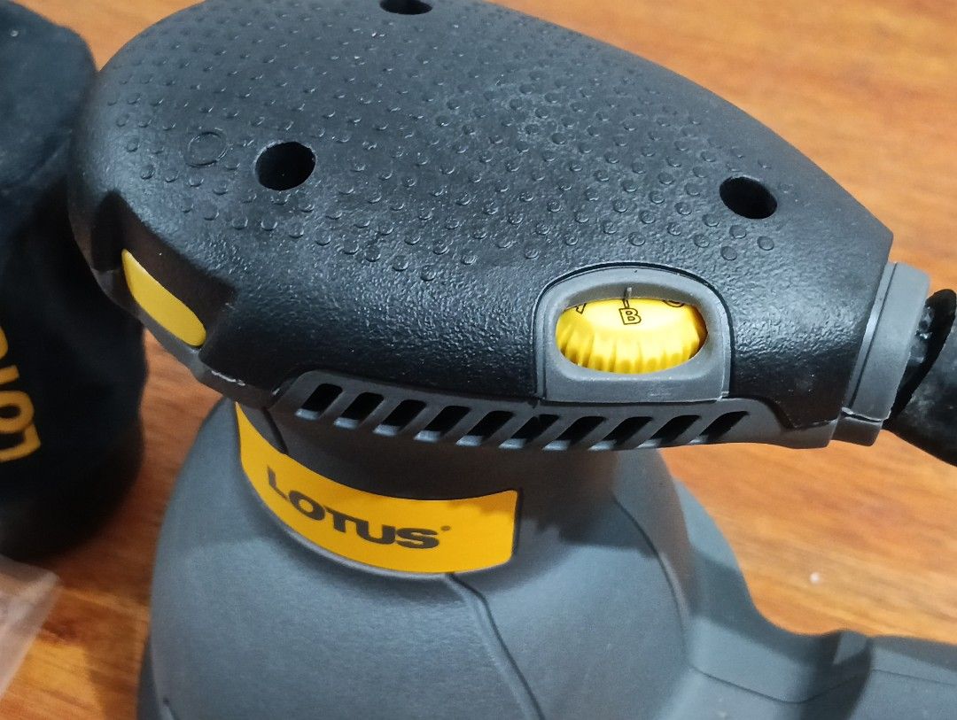 Lotus LTE310/SV Random Orbit Sander (Category: Home Improvement Tools & Accessories) located in Quezon City. Submitted by wads_ (Listing ID 1463027229, Image 2). Description: - Lotus Random Orbit Sander - Powerful 280W motor - Variable speed control: 7000-12500 RPM - Includes dust bag and sanding discs -Brand new na nasobrahan sa tago. Na-expire na ang foam na kinakabitan ng velcro. - No box. .