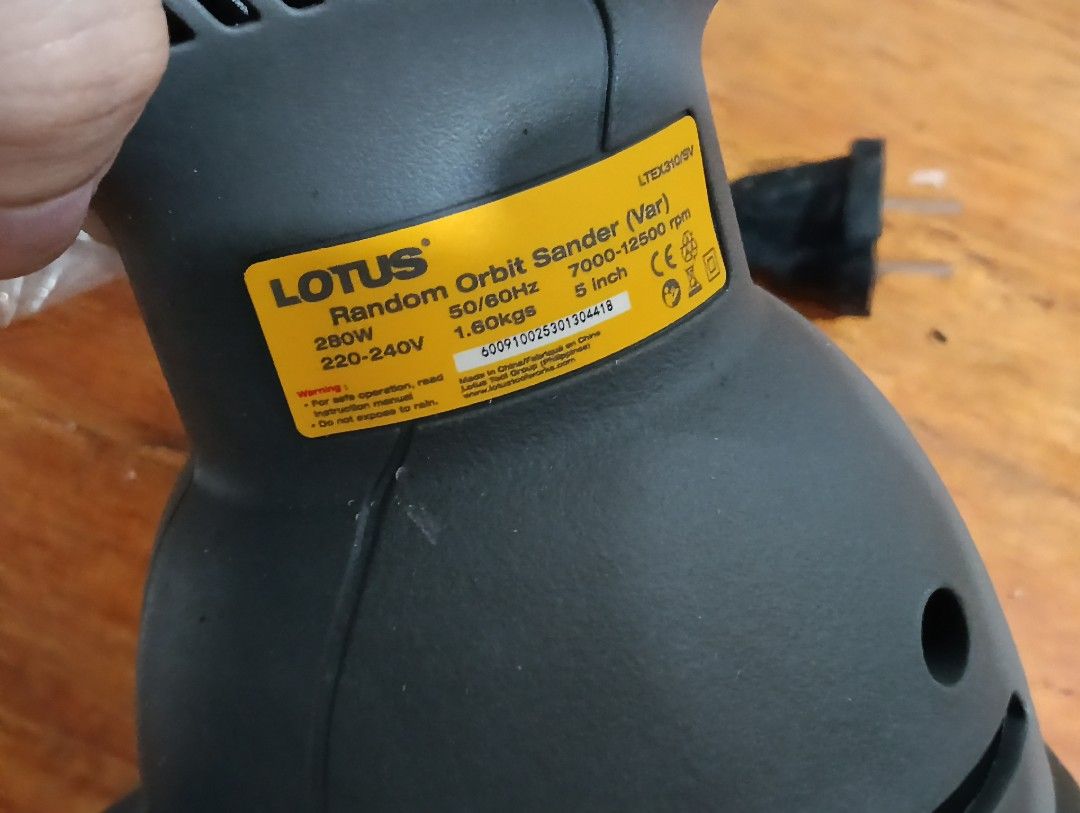 Lotus LTE310/SV Random Orbit Sander (Category: Home Improvement Tools & Accessories) located in Quezon City. Submitted by wads_ (Listing ID 1463027229, Image 3). Description: - Lotus Random Orbit Sander - Powerful 280W motor - Variable speed control: 7000-12500 RPM - Includes dust bag and sanding discs -Brand new na nasobrahan sa tago. Na-expire na ang foam na kinakabitan ng velcro. - No box. .