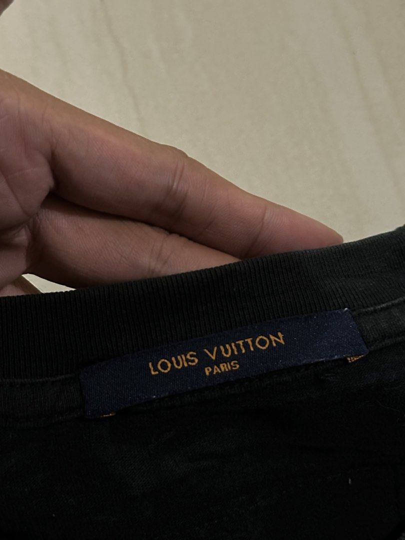 Louis Vuitton (Category: Activewear) located in Alitagtag. Submitted by bhthrift_30 (Listing ID 1463028665, Image 3). Description: Louis Vuitton Large 1k freeship Dm📩.