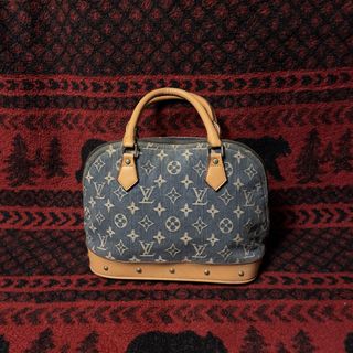 (Category: ) located in . Submitted by piecesgarments (Listing ID 1462938728, Image 1). Description: .