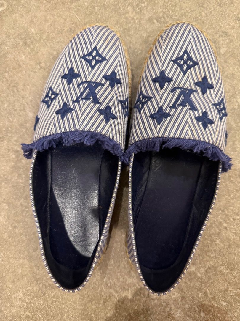 Louis Vuitton Espadrilles Size 38 (Category: Sneakers & Footwear) located in Quezon City. Submitted by ilabluxe (Listing ID 1462894318, Image 1). Description: - Authentic Louis Vuitton monogram espadrilles - Size: 38 fits 38 1/2 - in good condition - Color: Blue and white stripes - Features: Frayed fringe detail, jute sole - Origin: Made in Italy Note this is used and you arr not buying a brand new 100% Authentic or money back guarantee.