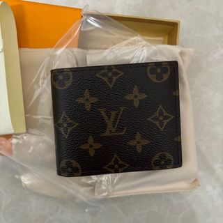 (Category: ) located in . Submitted by luxe.storee (Listing ID 1462964894, Image 1). Description: .