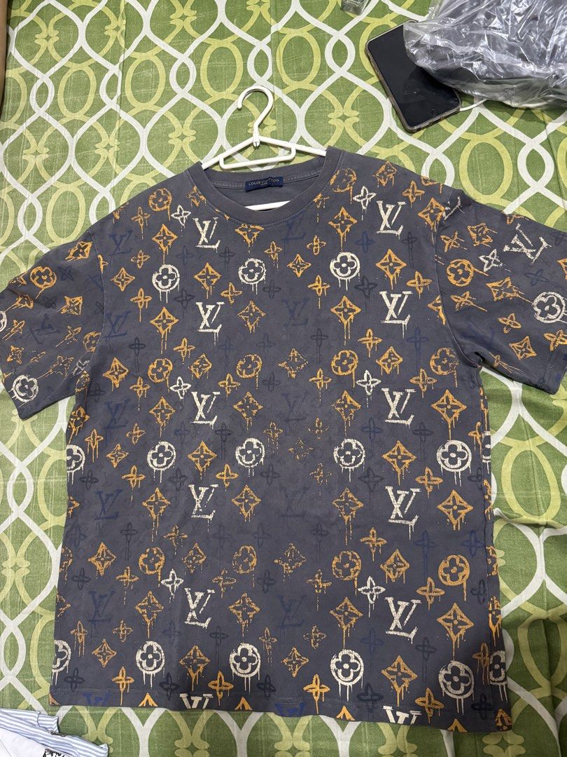 Louis Vuitton Monogram All Over Print T-Shirt (Category: Tshirts & Polo Shirts ) located in Guagua. Submitted by eloisa.dpthrifts11 (Listing ID 1462907991, Image 1). Description: - Authenticity not guaranteed Louis Vuitton t-shirt - All-over iconic LV monogram print - Dark grey base with orange and white accents - Short sleeves - Crew neck - Perfect statement piece Dimes L-27.5 W- 22.5.