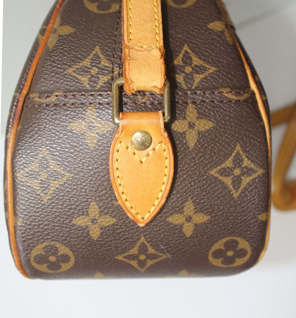 Louis Vuitton Monogram Blois bag (Category: Luxury Bags & Wallets) located in Cebu City. Submitted by sinina.station (Listing ID 1463020393, Image 3). Description: 100% authentic note: needs strap/sling replacement, see picture rare vintage piece. .