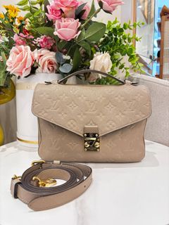 (Category: ) located in . Submitted by luxshare_preloved_ (Listing ID 1463016436, Image 1). Description: .