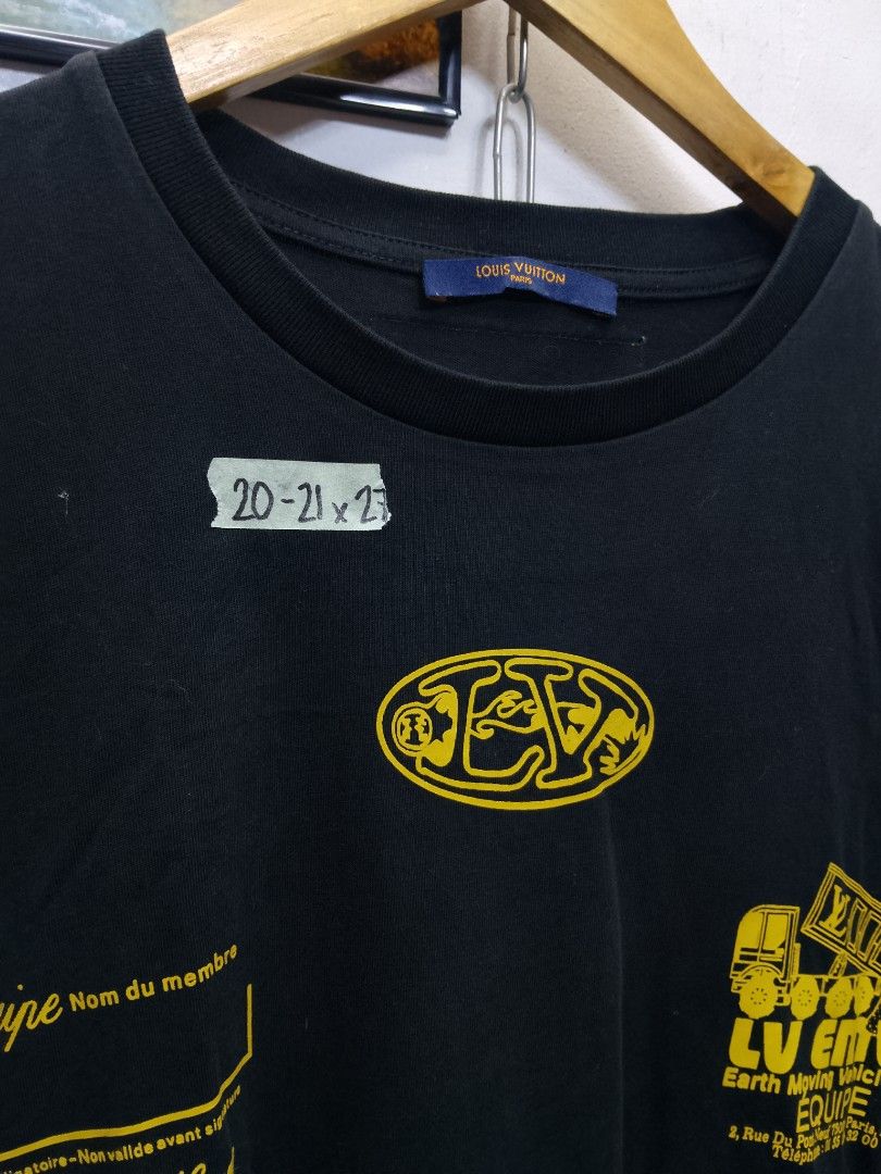 Louis Vuitton tee (Category: Tshirts & Polo Shirts ) located in Valenzuela. Submitted by joshwrldselection (Listing ID 1463058469, Image 3). Description: medium - large excellent condition baby hairlines on back print thrift..