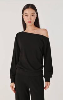 (Category: ) located in . Submitted by clearmywardrobess (Listing ID 1463015800, Image 1). Description: .