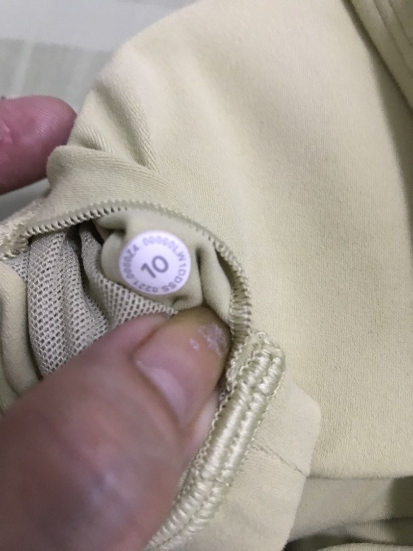Lululemon Align Tank Top (Category: Activewear) located in Manila. Submitted by freshlemon58885 (Listing ID 1462945134, Image 3). Description: Padded Dot 10 No issue .