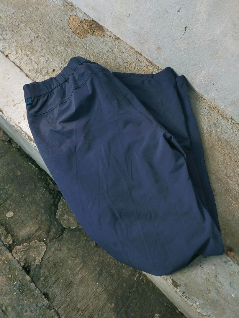Lululemon bowline pants (Category: Activewear) located in Manila. Submitted by kobemodina_0330 (Listing ID 1463007259, Image 2). Description: Lululemon bowline pants Size large on tag 32/34 fittings no issue good as new condition 900 + sf 📥.