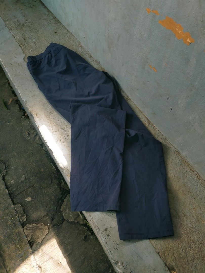 Lululemon bowline pants (Category: Activewear) located in Manila. Submitted by kobemodina_0330 (Listing ID 1463007259, Image 3). Description: Lululemon bowline pants Size large on tag 32/34 fittings no issue good as new condition 900 + sf 📥.