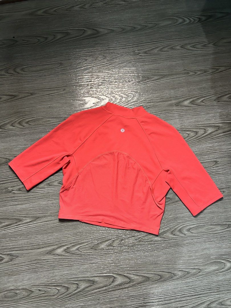 LULULEMON EVERLUX CROPPED TOP (Category: Activewear) located in Dasmarinas. Submitted by zn_upcldtrs (Listing ID 1462994247, Image 3). Description: - 17 W / 16 L - AS NEW CONDITION - NO MAJOR FLAWS 📩 .