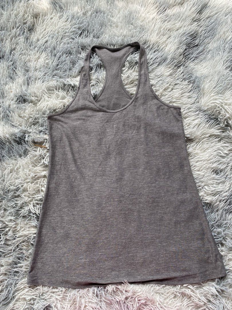 Lululemon Grey Racerback Tank Top (Category: Activewear) located in Alcala. Submitted by georgetorr31608 (Listing ID 1463087964, Image 3). Description: Dm.