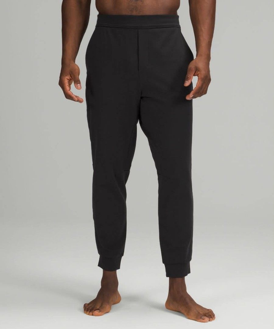 LULULEMON INTENT JOGGER BLACK (Category: Joggers) located in Santa Rosa. Submitted by alejon007 (Listing ID 1463023250, Image 1). Description: LULULEMON INTENT JOGGER BLACK 100% Legit Excellent condition No issues Size medium fit 32 mens x 39 length PRIC 1⃣4⃣8⃣0⃣ PM.