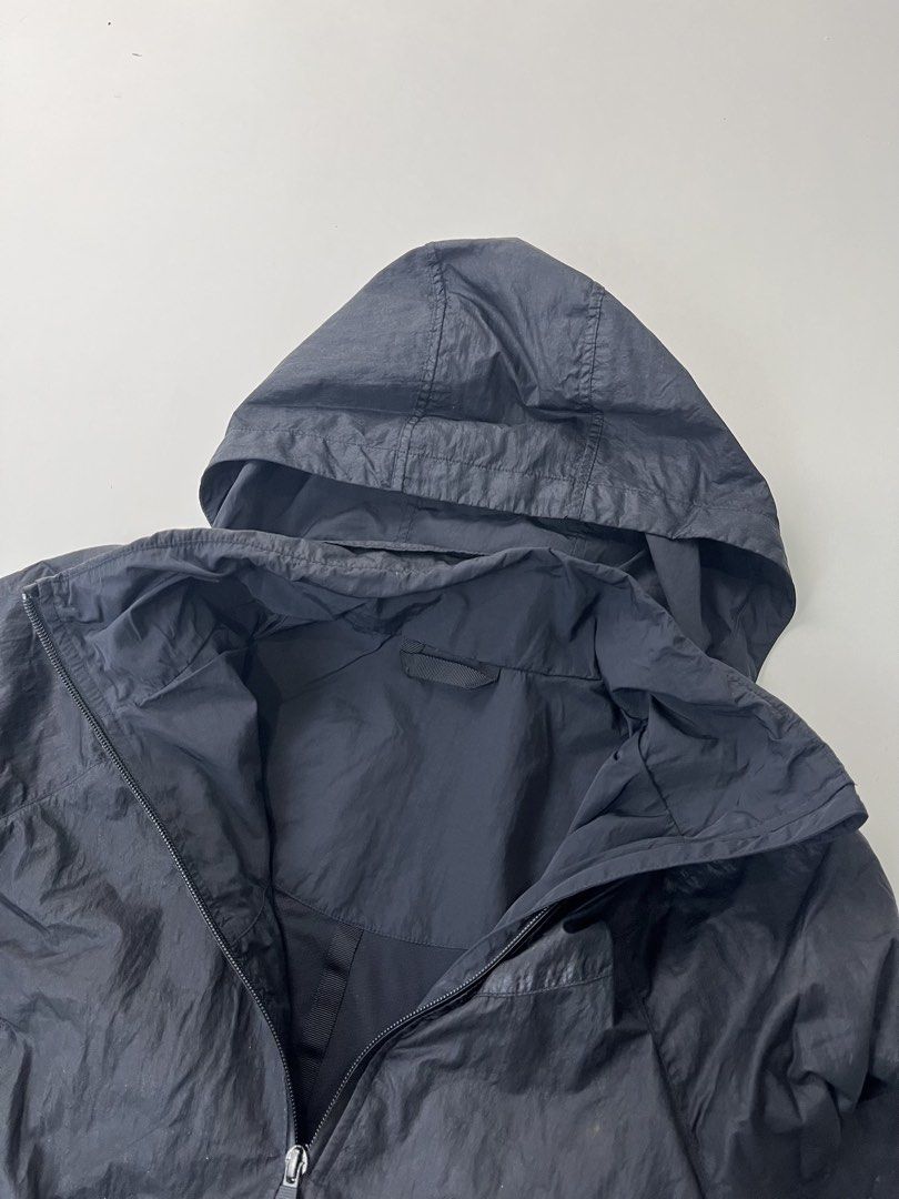 Lululemon Jacket (Category: Coats, Jackets and Outerwear) located in Makati City. Submitted by ufcknwthbst (Listing ID 1463021043, Image 2). Description: 20 inch width 25 inch length 9.5/10 condition No issue.