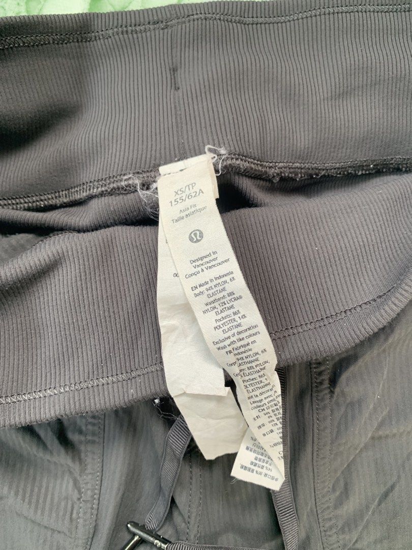 LULULEMON JOGGER xs (Category: Activewear) located in Davao. Submitted by ronnie.8104 (Listing ID 1462940949, Image 3). Description: XS ON TAG NO ISSUE.