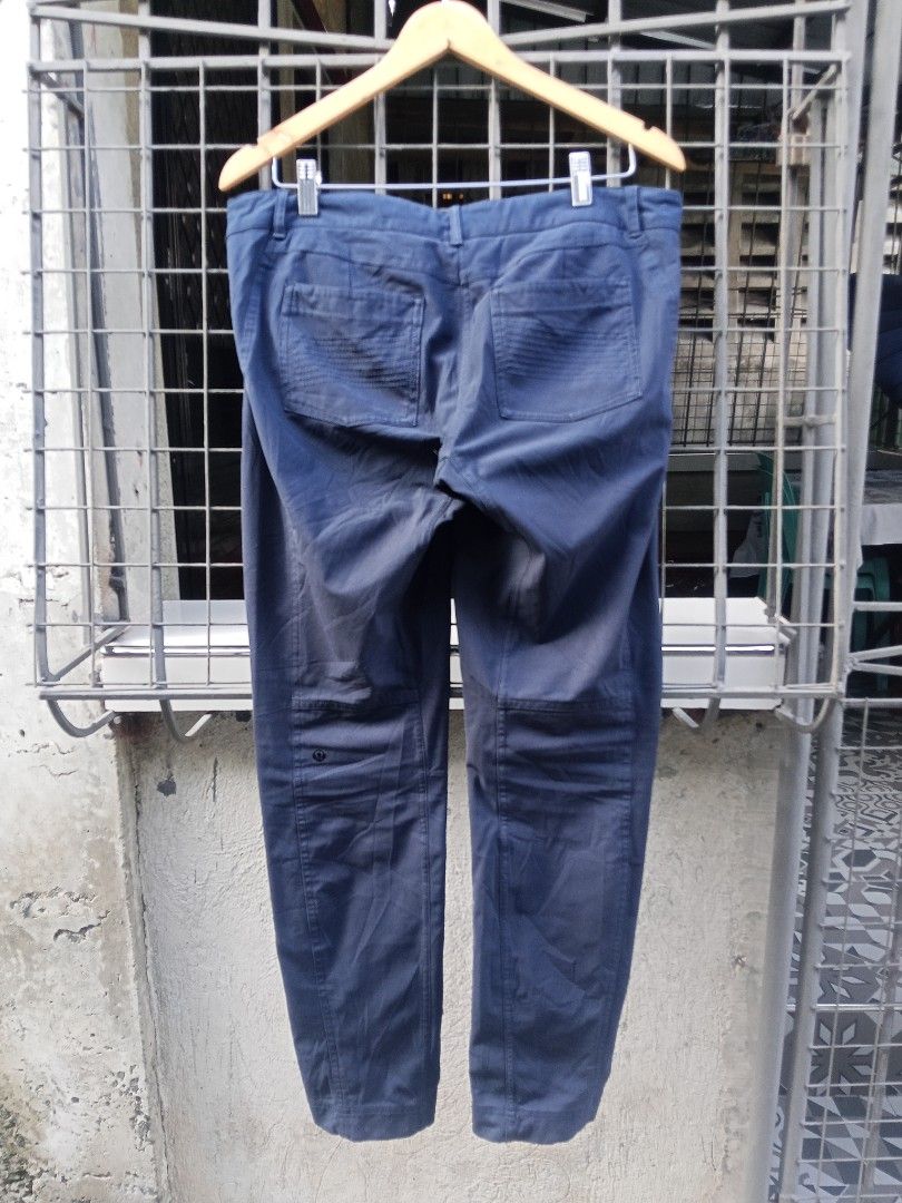 Lululemon Navy Blue Technical Pants (Category: Jeans) located in Lingayen. Submitted by rahzzelula73279 (Listing ID 1463058887, Image 3). Description: - Navy blue Lululemon pants - Technical fabric, suitable for active or casual wear - Zippered pocket on left thigh - Two back pockets - Comfortable fit for everyday use SIZE 35 SA LIGHT LNG KAYA GANYAN COLOR .