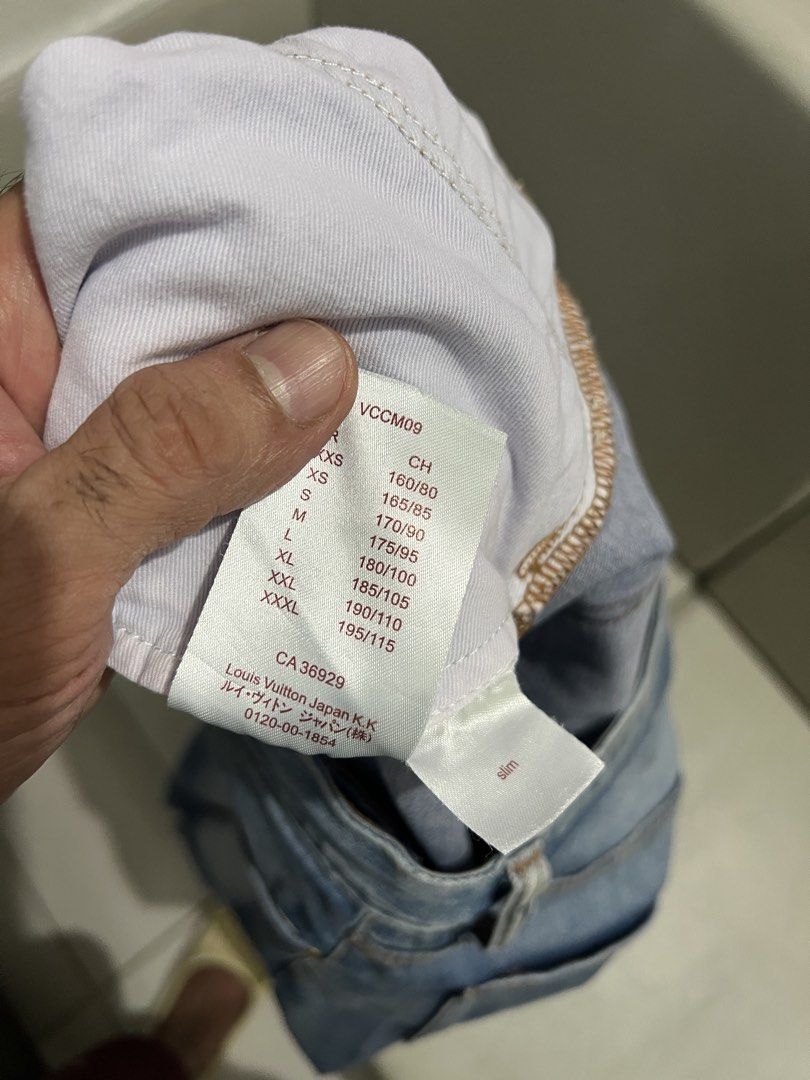 LV denim. Fits a size 31. Stretch (Category: Luxury Apparel) located in Santa Maria. Submitted by jeshtine (Listing ID 1463021384, Image 3). Description: .