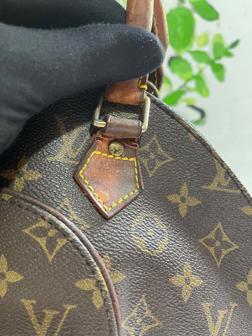 Lv Ellipse project bag (Category: Tote Bags) located in Naawan. Submitted by twilly.apparel2 (Listing ID 1462908561, Image 2). Description: maraming issue piping, leather.
